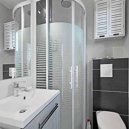 Homely Retreat In With Pool Lejlighed